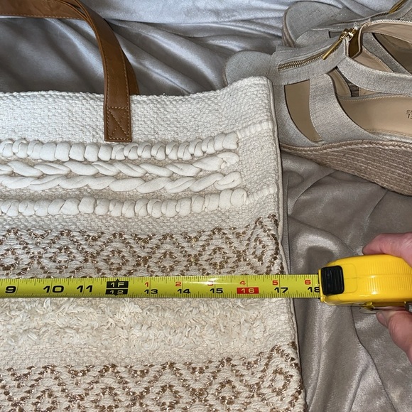 SONOMA WOVEN GOLD METALLIC TOTE WITH FAUX LEATHER HANDLES - Picture 9 of 11